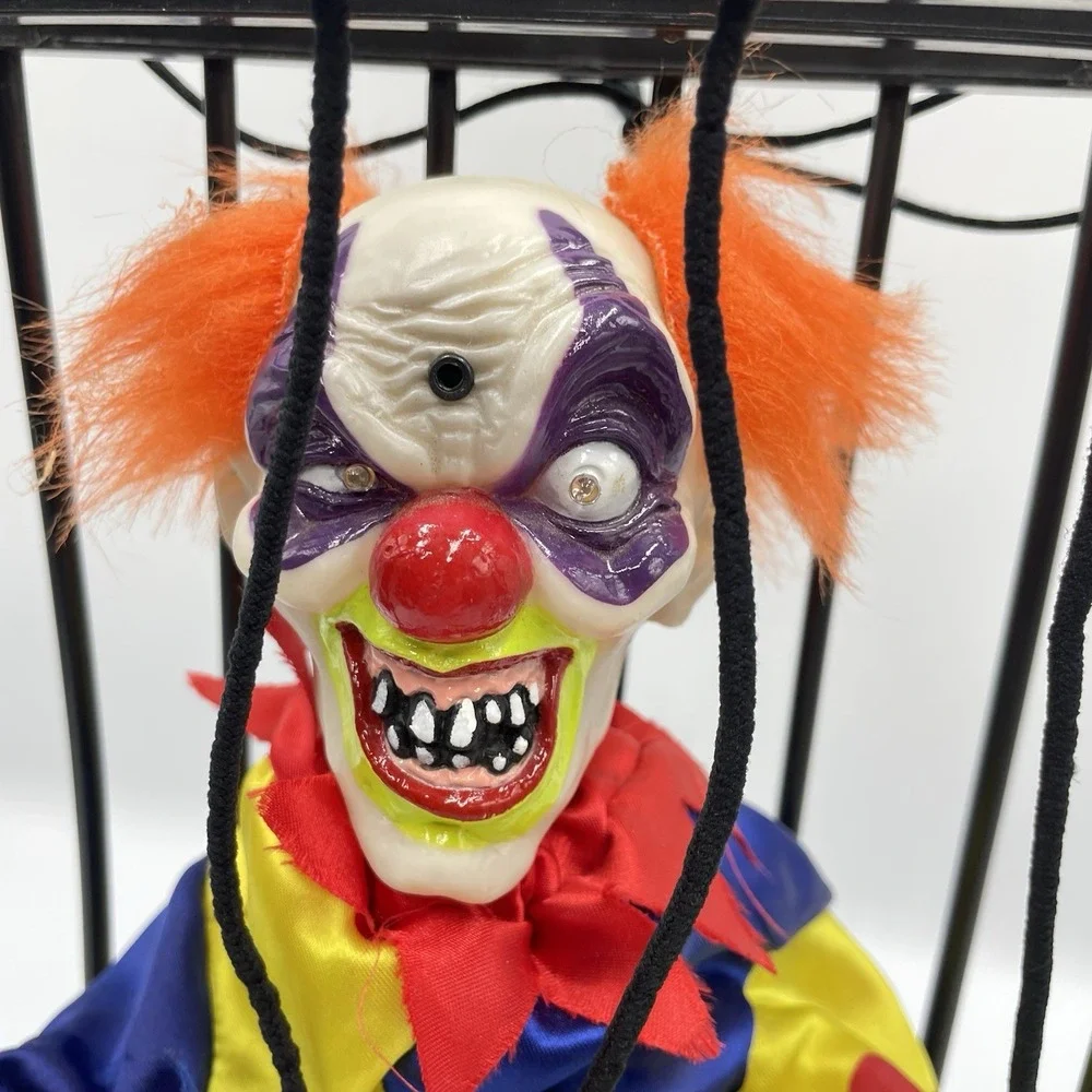 2009 Hug & Luv Animated Talking Clown In Cage Motion Sensor Halloween 10.5